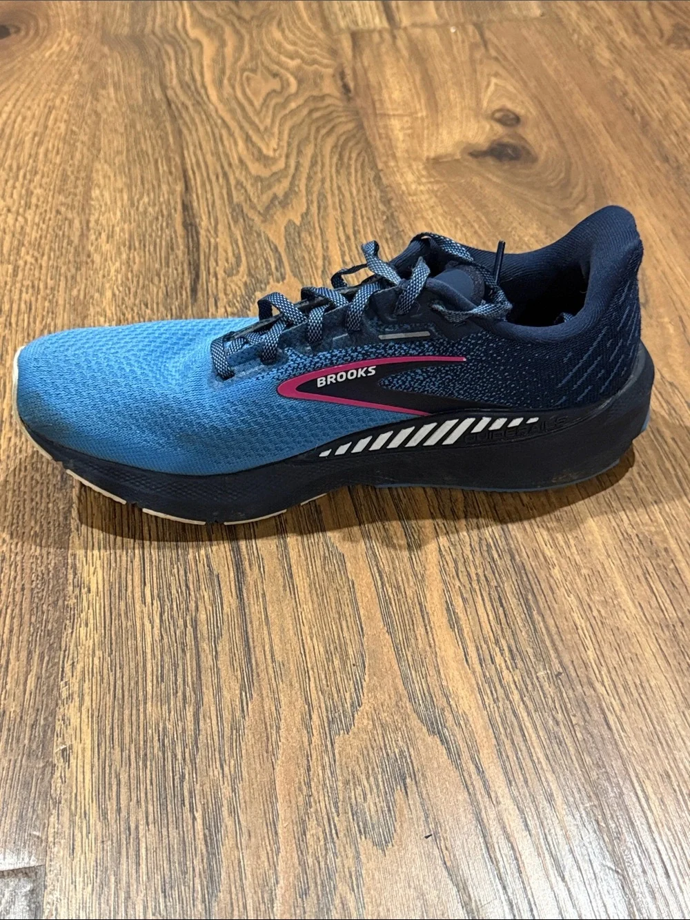 Brooks Women's Blue and Pink Athletic Running Shoes